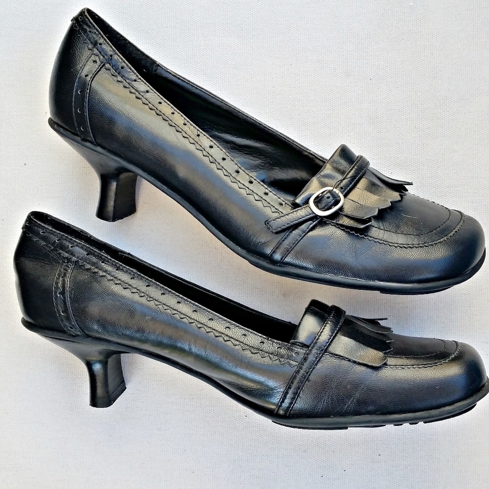 Cute and comfy leather loafers with kitten heel